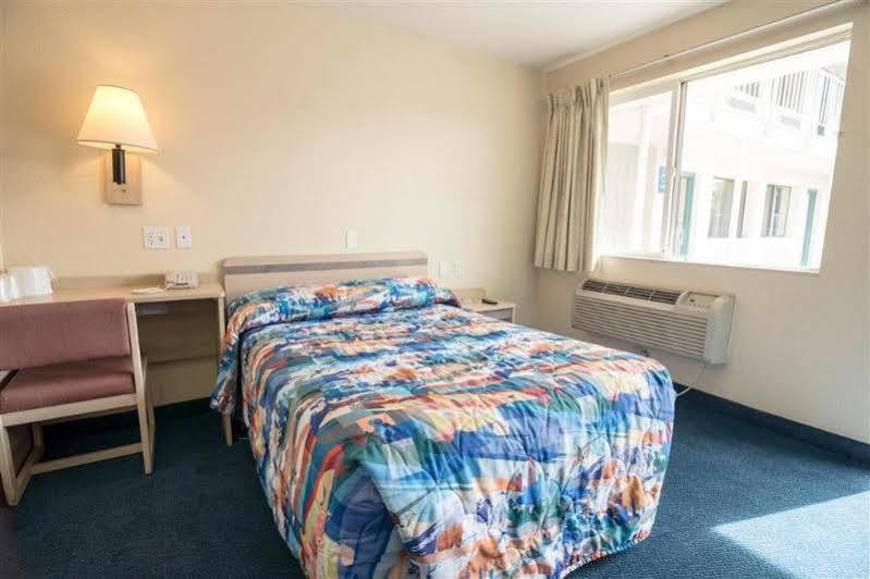 Motel 6-Reno, Nv - Virginia Plumb Εξωτερικό φωτογραφία
